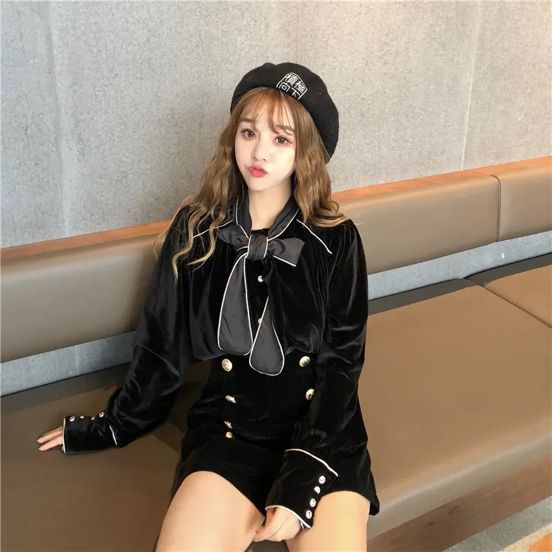 Fashion Retro Velvet Shirt Black Temperament Girl Long-Sleeved Harajuku Women Blouse Top Gothic Shirt
Fashion Retro Velvet Shirt Black Temperament Girl Long-Sleeved Harajuku Women Blouse Top Gothic Shirt