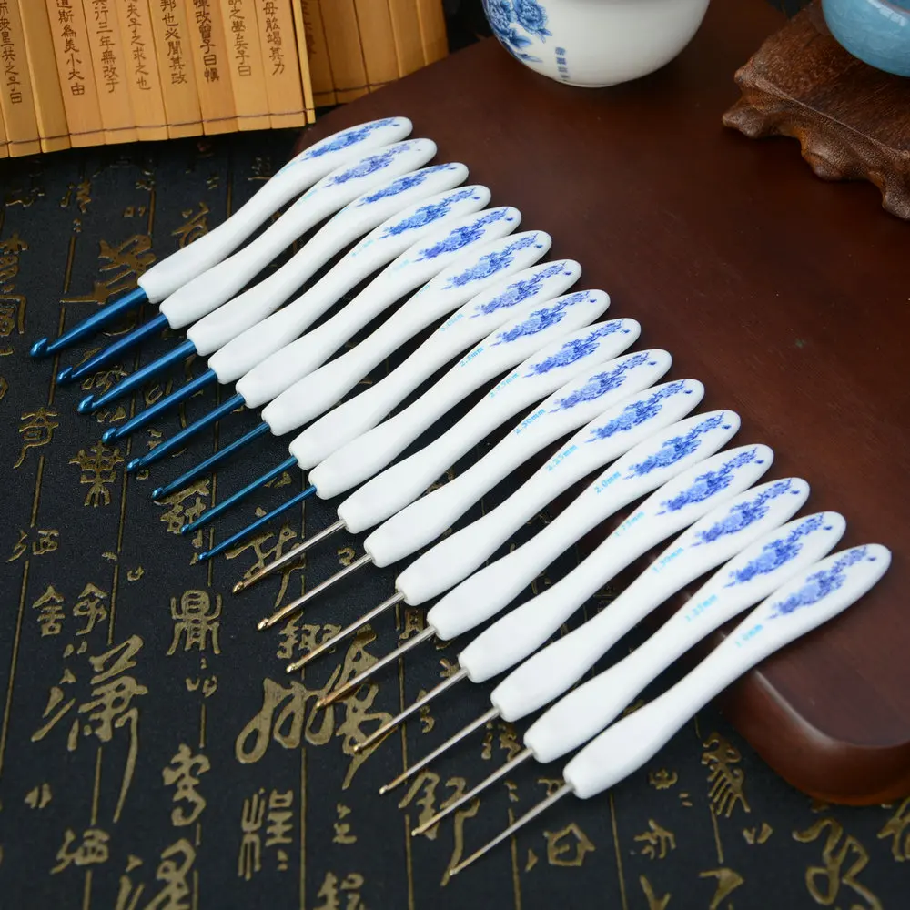 16pcs Blue And White Porcelain Bending Spoon Shape Plastic Handle Aluminum Crochet Hook Set Knitting Needles Crafts Weaving tool
16pcs Blue And White Porcelain Bending Spoon Shape Plastic Handle Aluminum Crochet Hook Set Knitting Needles Crafts Weaving tool