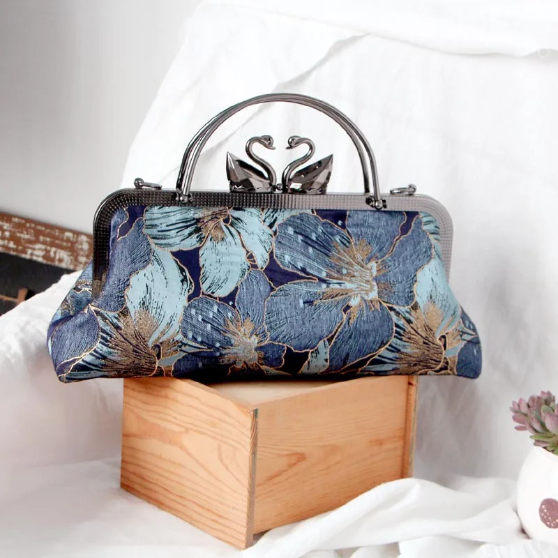 B822 black The swan DIY Kiss Lock Bag Material package coin purse Kits not finished product 10*14*33cm
B822 black The swan DIY Kiss Lock Bag Material package coin purse Kits not finished product 10*14*33cm