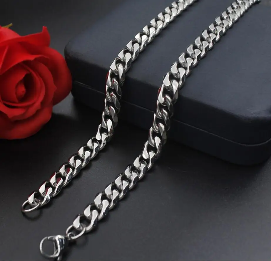 Fashion high-end new titanium steel stainless steel necklace six face magic chain domineering men's jewelry sweater chain XL039
Fashion high-end new titanium steel stainless steel necklace six face magic chain domineering men's jewelry sweater chain XL039