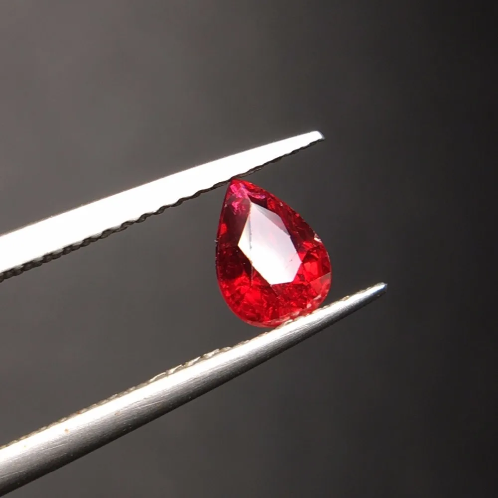 GIL Certificate Burma Myanmer Origin 0.98ct Natural Pigeon Blood Red Ruby Gemstones Loose Stones Loose Gems
GIL Certificate Burma Myanmer Origin 0.98ct Natural Pigeon Blood Red Ruby Gemstones Loose Stones Loose Gems