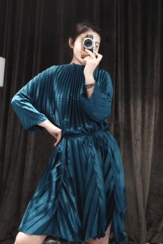 Folded round neck pullover long sleeve temperament European and American models real tie elastic waist dress free shipping
Folded round neck pullover long sleeve temperament European and American models real tie elastic waist dress free shipping