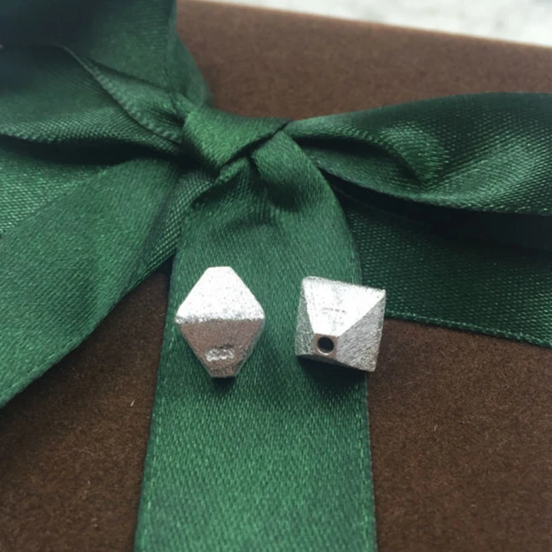" Fake One Penalty Ten " 10*8MM (Mark 925) 4Pcs/6G/PACK 925 Sterling Silver "Drawbench" Spacer Beads Jewelry Findings
" Fake One Penalty Ten " 10*8MM (Mark 925) 4Pcs/6G/PACK 925 Sterling Silver "Drawbench" Spacer Beads Jewelry Findings