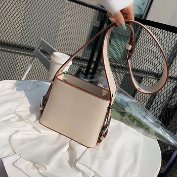 Vintage Wide Shoulder Strap Bucket Bag Pu Leather Women Handbag Brand Designer Shoulder Crossbody Bag Clutch Purse 2019 bolsa
Vintage Wide Shoulder Strap Bucket Bag Pu Leather Women Handbag Brand Designer Shoulder Crossbody Bag Clutch Purse 2019 bolsa