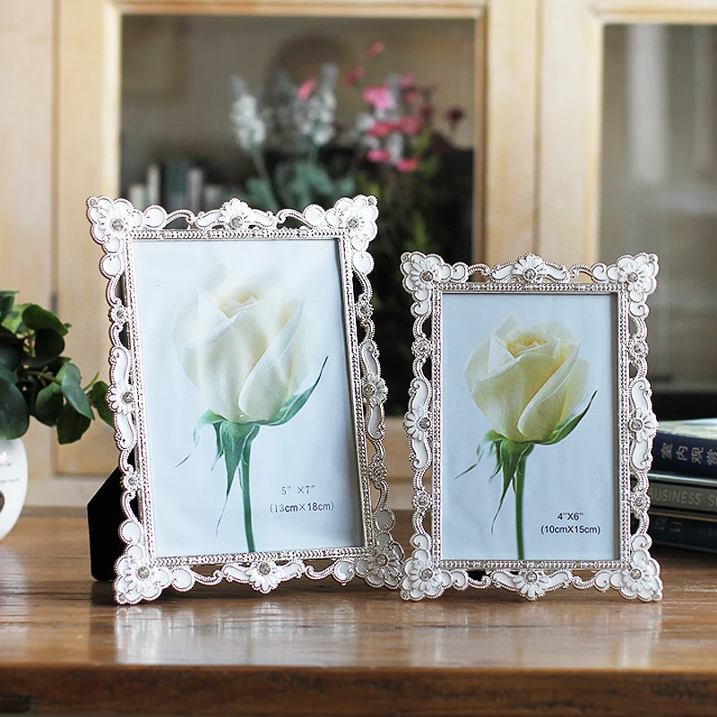 Hot Selling Newest Metal Diamond Frame Wedding Gift Retro Vintage DIY Family Wedding Photo Frame DIY Pictures Frames Decoration
Hot Selling Newest Metal Diamond Frame Wedding Gift Retro Vintage DIY Family Wedding Photo Frame DIY Pictures Frames Decoration