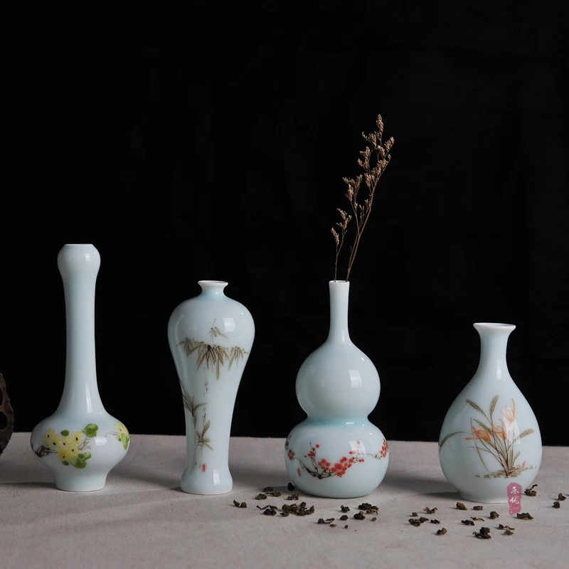 Jingdezhen ceramics hand-painted shadow celadon meilanzhuju small vase flower style living room decoration crafts
Jingdezhen ceramics hand-painted shadow celadon meilanzhuju small vase flower style living room decoration crafts