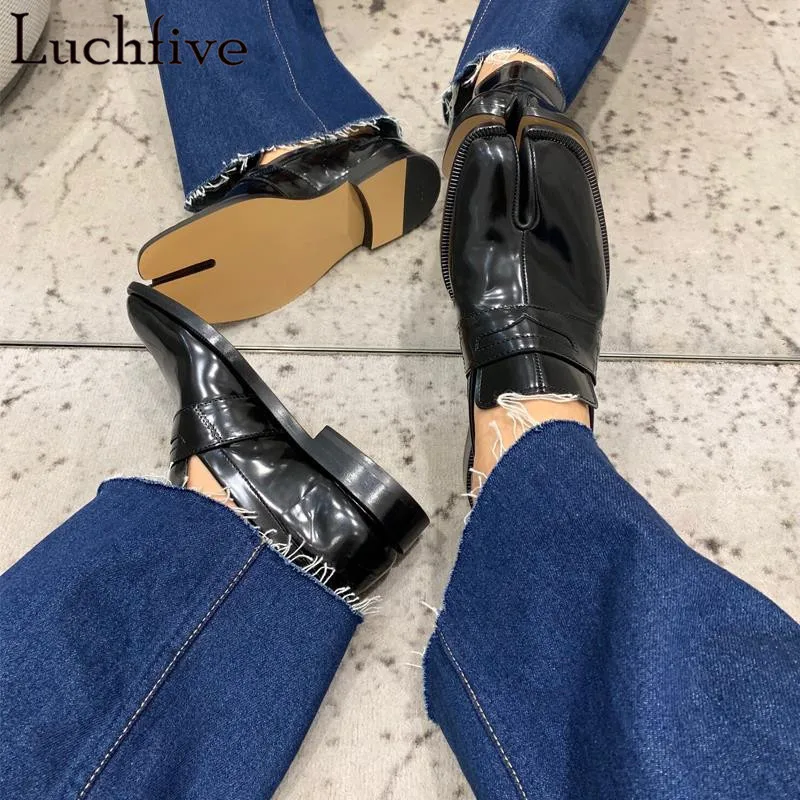 British Style Split Toe Flat Shoes Women Black Low Heeled Ladies Shoes Slip On Mule Lazy Loafers Sapato Feminino
British Style Split Toe Flat Shoes Women Black Low Heeled Ladies Shoes Slip On Mule Lazy Loafers Sapato Feminino