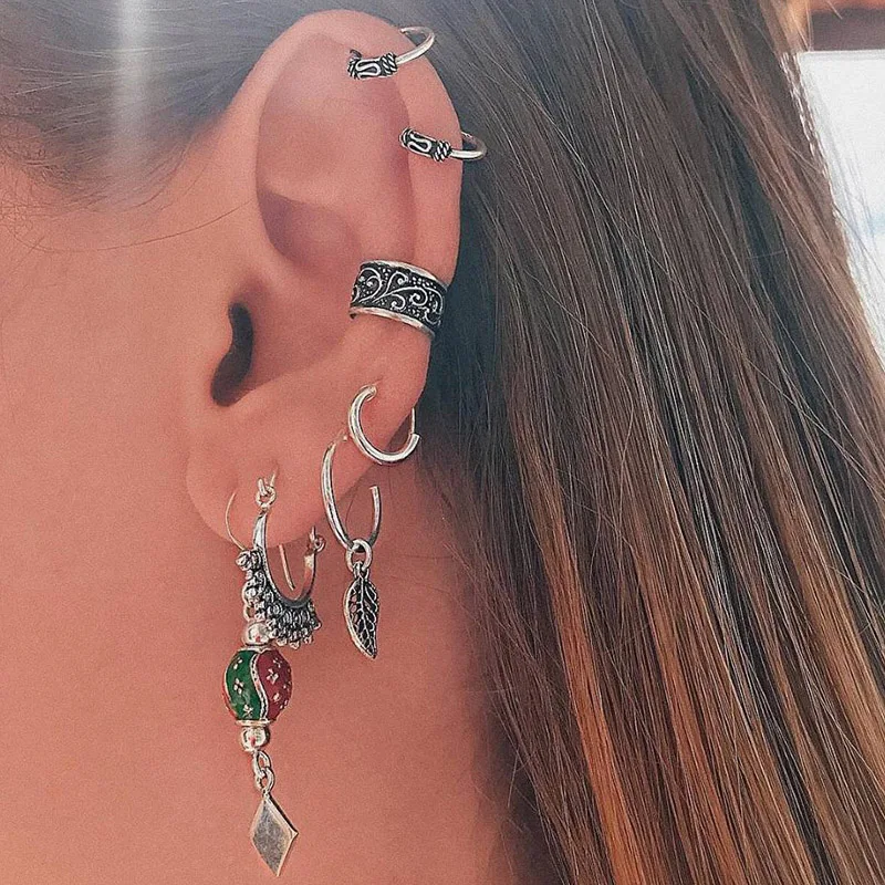8 Pcs/ Set Vintage Female Carved Leaves Crown Round Geometry Gem Pendant Silver Earrings Set Classic Lady Fashion Long Earrings
8 Pcs/ Set Vintage Female Carved Leaves Crown Round Geometry Gem Pendant Silver Earrings Set Classic Lady Fashion Long Earrings