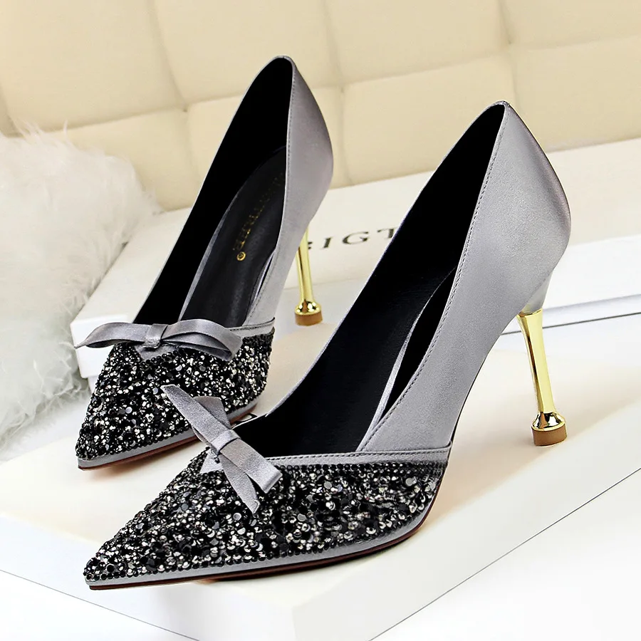 Women Pumps Shoes Satin Bling Bow Fashion Shallow Pointed Toe Slip-On 10cm Thin High Heels Party Lady Wedding Female Shoes
Women Pumps Shoes Satin Bling Bow Fashion Shallow Pointed Toe Slip-On 10cm Thin High Heels Party Lady Wedding Female Shoes