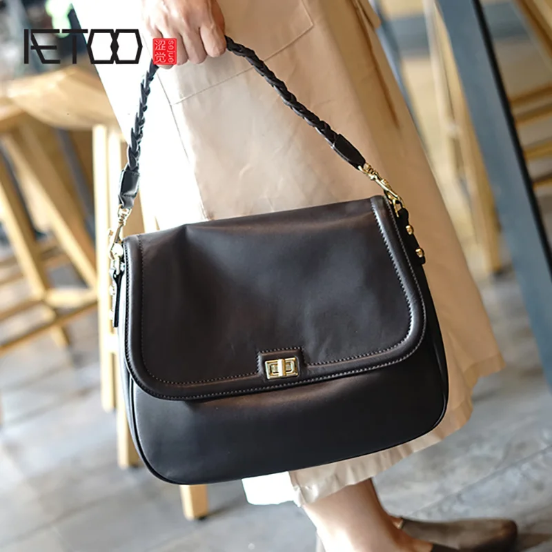 AETOO Simple fashion women's bag, leather large capacity soft cowhide shoulder bag, woven wide shoulder strap crossbody bag
AETOO Simple fashion women's bag, leather large capacity soft cowhide shoulder bag, woven wide shoulder strap crossbody bag