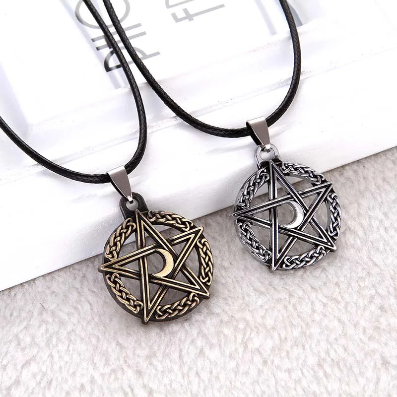 2019 fashion retro style five-pointed star moon necklace black leather rope pendant necklace men's jewelry
2019 fashion retro style five-pointed star moon necklace black leather rope pendant necklace men's jewelry