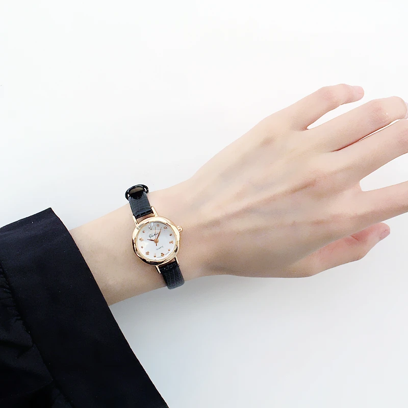 Korean version of the simple Harajuku style student female retro brown black belt watch literary small dial quartz watch
Korean version of the simple Harajuku style student female retro brown black belt watch literary small dial quartz watch