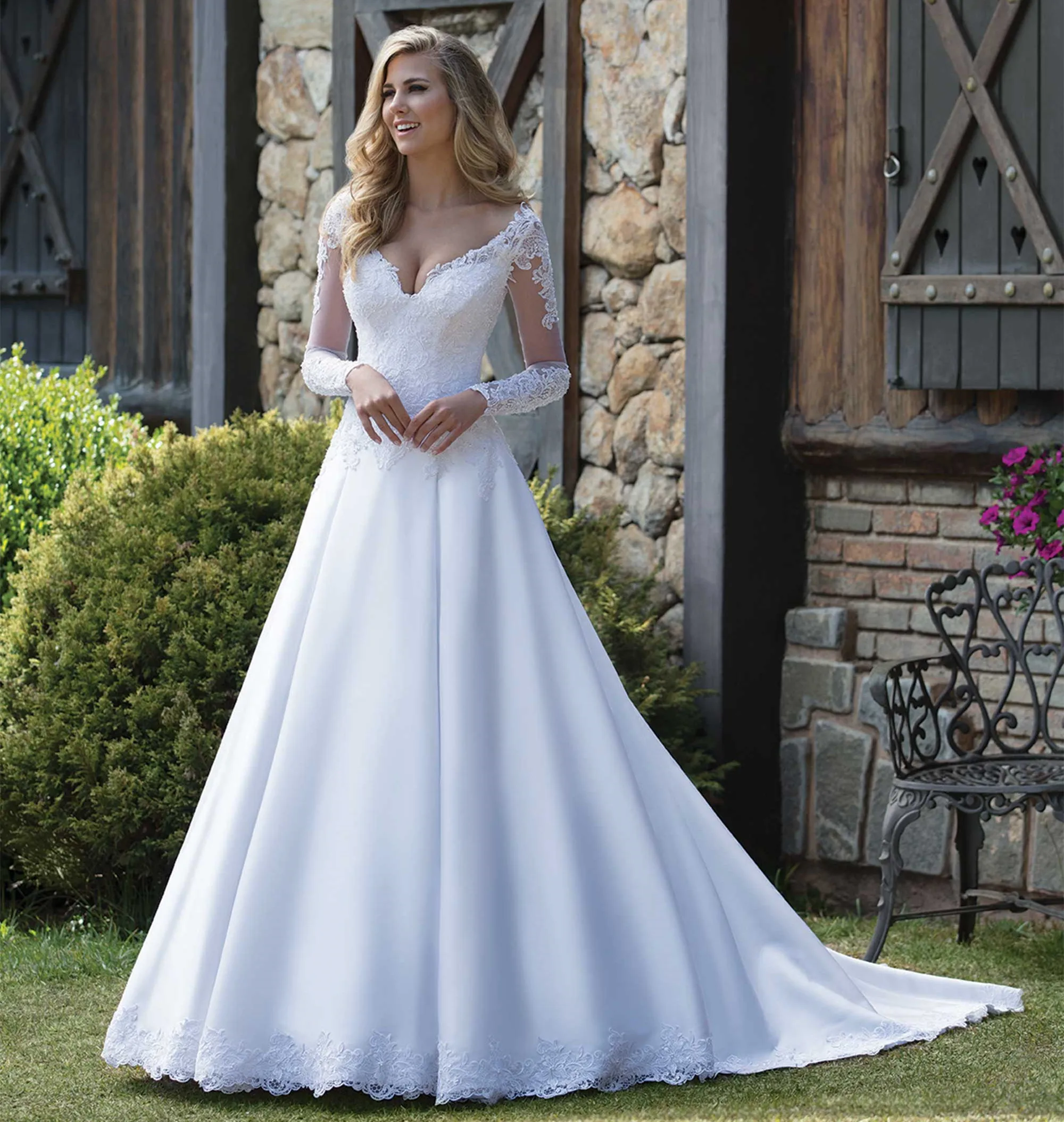 Custom Made A-line V-neck Long Sleeve Satin Tulle Lace Beading Crystal Elegant Formal Wedding Dresses Bridal Gowns SC07
Custom Made A-line V-neck Long Sleeve Satin Tulle Lace Beading Crystal Elegant Formal Wedding Dresses Bridal Gowns SC07