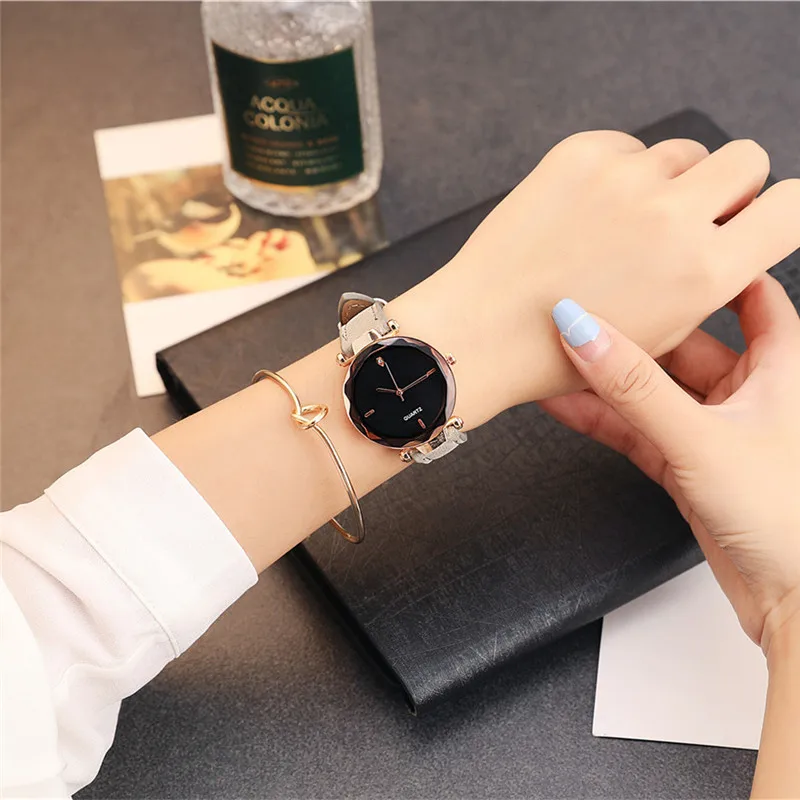2018 Fashion Rhinestone Women Watches Luxury Golden Leather Ladies Watch Women Dress Watch Relogio Feminino erkek kol saati Hour
2018 Fashion Rhinestone Women Watches Luxury Golden Leather Ladies Watch Women Dress Watch Relogio Feminino erkek kol saati Hour