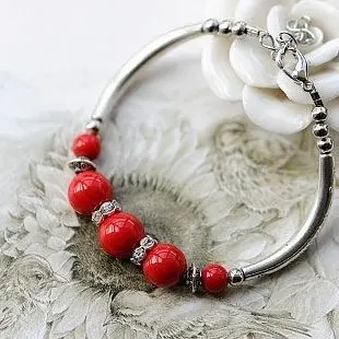 Quality Tibetan Silver Glossy Red Coral Beads Original Handmade Tibetan Style Bracelet Shiny Czech Rhinestones Ethnic Jewelry
Quality Tibetan Silver Glossy Red Coral Beads Original Handmade Tibetan Style Bracelet Shiny Czech Rhinestones Ethnic Jewelry