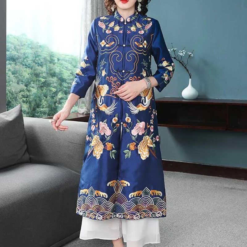 2019 The New spring and autumn Indie Folk Twill satin embroidery Retro Thin section women's coat S-2XL
2019 The New spring and autumn Indie Folk Twill satin embroidery Retro Thin section women's coat S-2XL