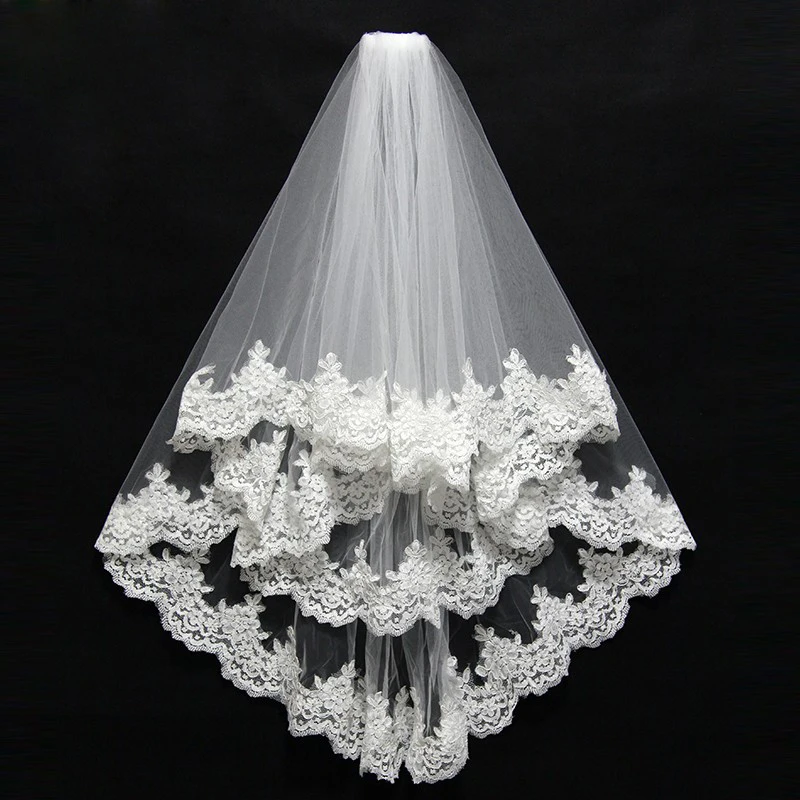 Bridal Veil Short With Comb Lace Appliqued Edge Tulle Wedding Veil Two Layers 75 CM Elbow Length Accessories 2020
Bridal Veil Short With Comb Lace Appliqued Edge Tulle Wedding Veil Two Layers 75 CM Elbow Length Accessories 2020