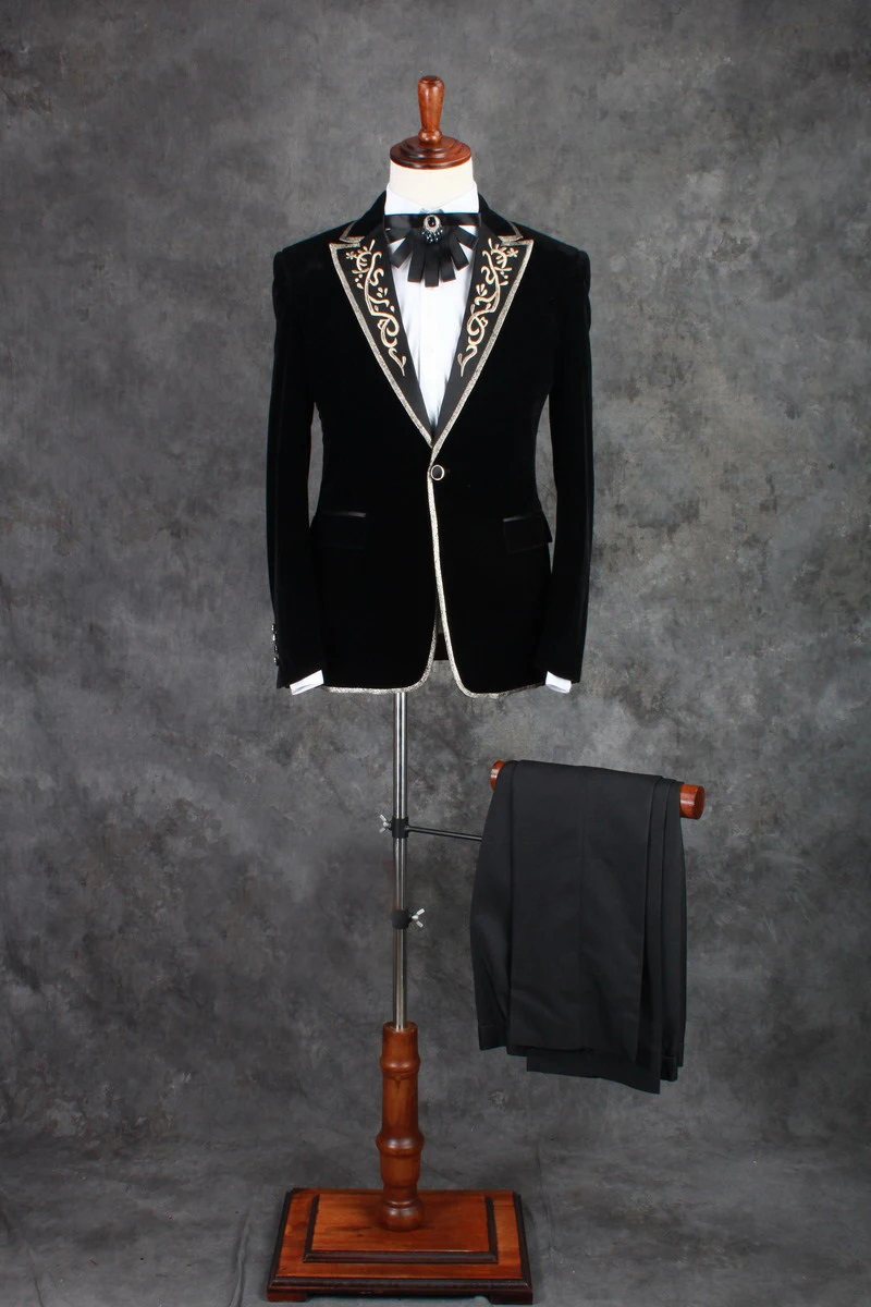 100%real mens stars/golden embroidery collar binding black tuxedo suit /event/evening/stage performance
100%real mens stars/golden embroidery collar binding black tuxedo suit /event/evening/stage performance