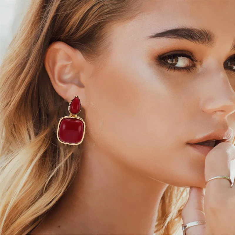 Korean retro classic water drop earrings simple wine red geometric Square Earrings Luxury Wedding Rhinestone Earring Jewellery
Korean retro classic water drop earrings simple wine red geometric Square Earrings Luxury Wedding Rhinestone Earring Jewellery