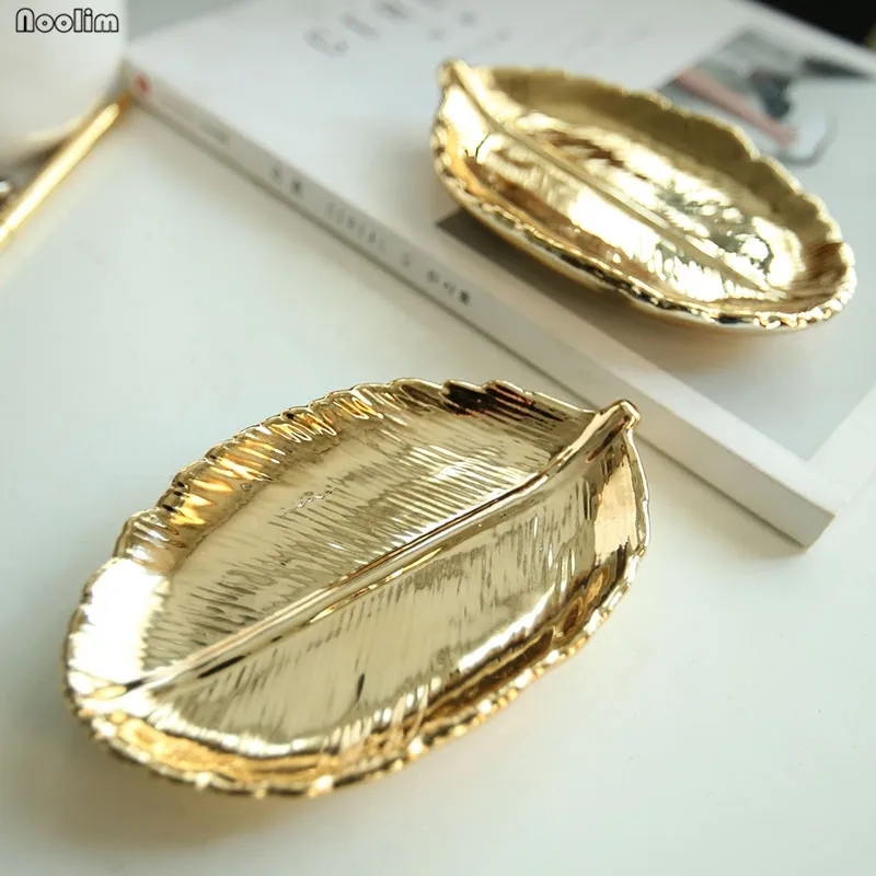 Leaf Gold Tray Cake Stand Vintage Style Ceramic Jewelry Display Dish Wedding Party Dessert Table Decoration Cupcake Tea Tray
Leaf Gold Tray Cake Stand Vintage Style Ceramic Jewelry Display Dish Wedding Party Dessert Table Decoration Cupcake Tea Tray