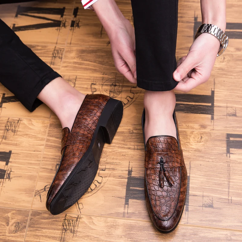 Fashion Men Shoes Casual 2019 Formal Business Brogue Men Shoes Leather Luxury Wedding Dress Shoes Men's Party Loafers HV-040
Fashion Men Shoes Casual 2019 Formal Business Brogue Men Shoes Leather Luxury Wedding Dress Shoes Men's Party Loafers HV-040