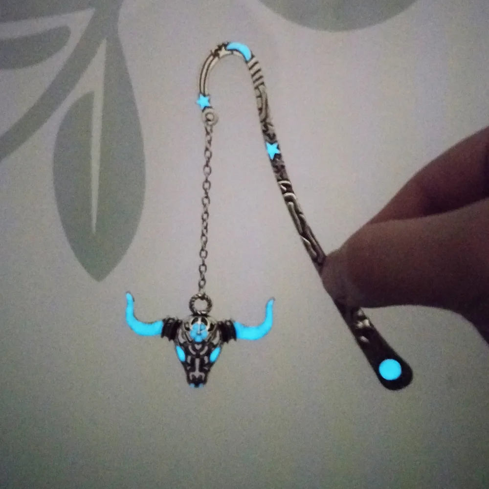Kawaii Creative Cartoon Retro Luminous Metal Bull Head Bookmark Sun And Moon Stars Fluorescent Bookmark School Gift Supplies
Kawaii Creative Cartoon Retro Luminous Metal Bull Head Bookmark Sun And Moon Stars Fluorescent Bookmark School Gift Supplies