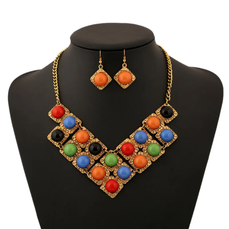 Retro Geometric Crystal Necklace Women Sweater Necklaces Palace Carved Metal Rhinestone Chain Square Drop Jewelry Statement
Retro Geometric Crystal Necklace Women Sweater Necklaces Palace Carved Metal Rhinestone Chain Square Drop Jewelry Statement