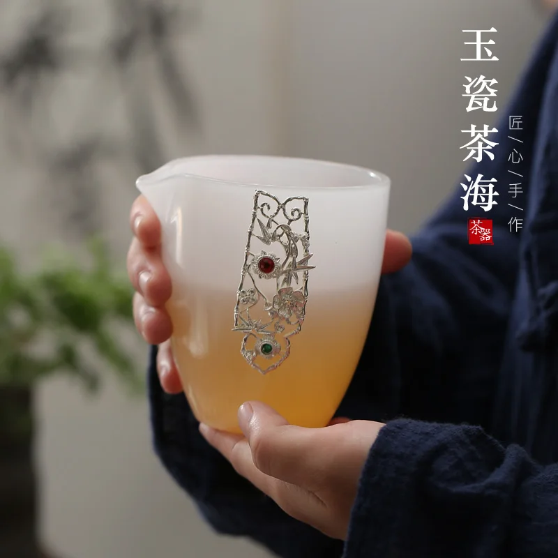 Ceramic-inlaid Silver Jade Porcelain White Porcelain Fair Cup Thickening Anti-scalding Glass Kungfu Tea Ceremony Tea Separator T
Ceramic-inlaid Silver Jade Porcelain White Porcelain Fair Cup Thickening Anti-scalding Glass Kungfu Tea Ceremony Tea Separator T