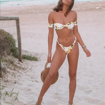 Off Shoulder Swimsuit 2018 New Arrival Strapless Bandeau Sexy Bikini Set Women Swimwear thong print Backless Bathing Suits
Off Shoulder Swimsuit 2018 New Arrival Strapless Bandeau Sexy Bikini Set Women Swimwear thong print Backless Bathing Suits