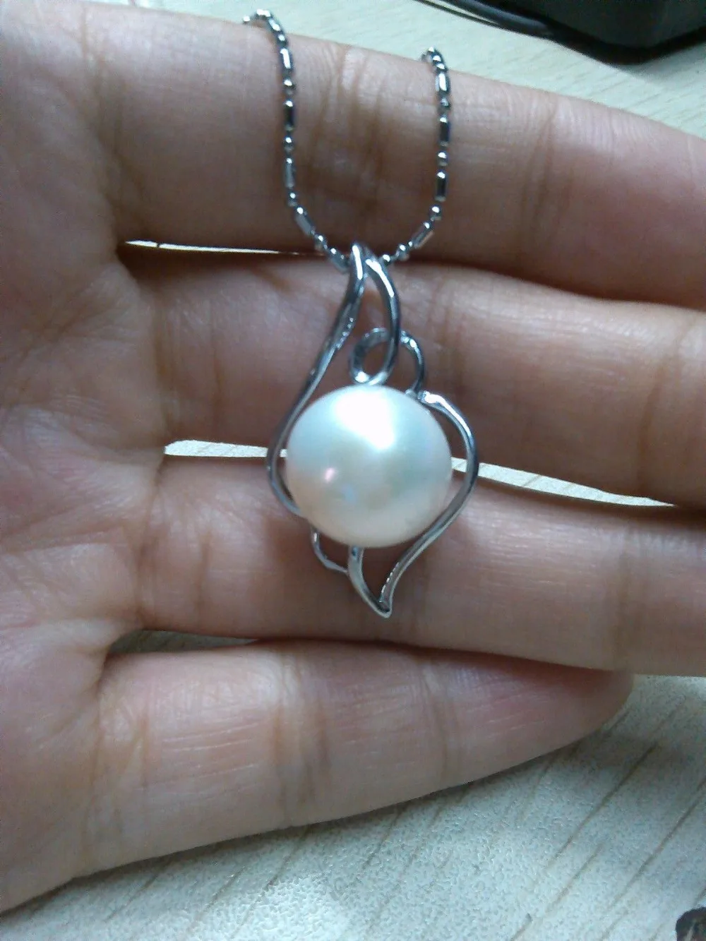 FREE SHIPPING HOT sell new Style >>>>HOT NATURAL 13-14MM SOUTH SEA GENUINE WHITE PEARL PENDANT
FREE SHIPPING HOT sell new Style >>>>HOT NATURAL 13-14MM SOUTH SEA GENUINE WHITE PEARL PENDANT