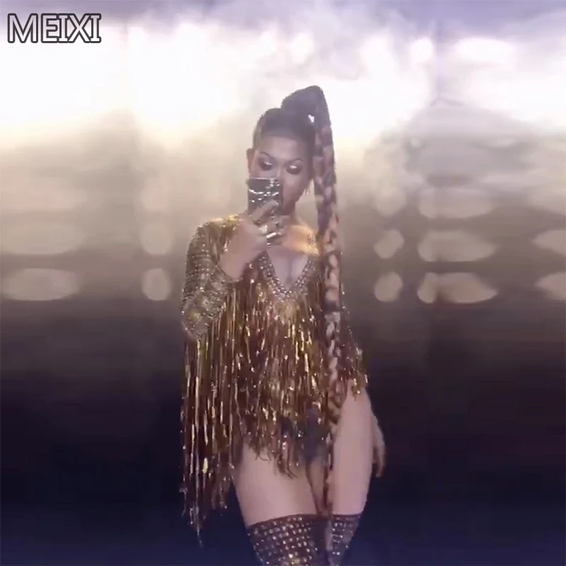 Glittering deep V sexy rhinestone jumpsuit birthday party nightclub bar concert DJ singer/dancer costume
Glittering deep V sexy rhinestone jumpsuit birthday party nightclub bar concert DJ singer/dancer costume