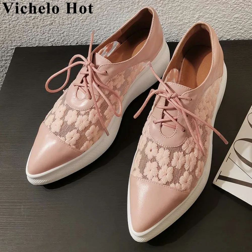 Large size 2019 elegant lady pointed toe lace up med bottom cow leather breathable lace flower embroidery vulcanized shoes L07
Large size 2019 elegant lady pointed toe lace up med bottom cow leather breathable lace flower embroidery vulcanized shoes L07