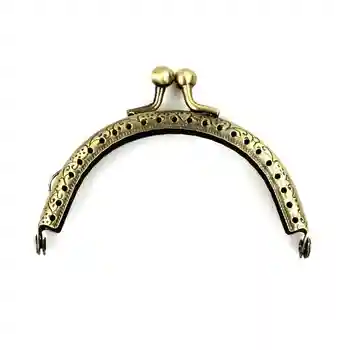 1 Piece 8.5cm Antique bronze Metal purse frame round head vintage embossing kiss clasp handle for DIY bag accessory
1 Piece 8.5cm Antique bronze Metal purse frame round head vintage embossing kiss clasp handle for DIY bag accessory