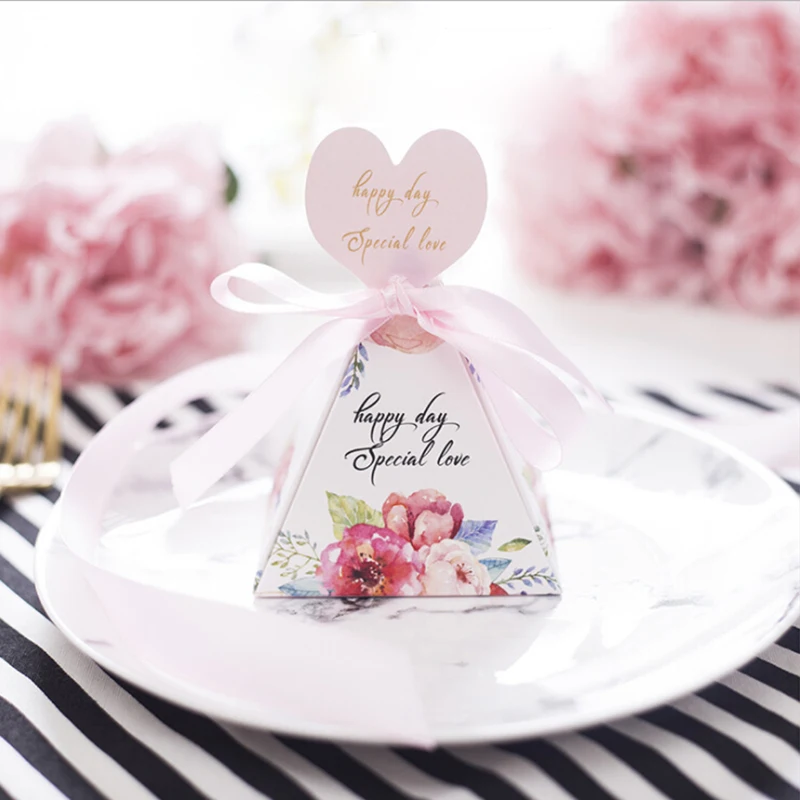 Europe Triangular Pyramid Style Candy Box Wedding Favors Party Supplies Paper Gift Boxes with THANKS Card & Ribbon
Europe Triangular Pyramid Style Candy Box Wedding Favors Party Supplies Paper Gift Boxes with THANKS Card & Ribbon
