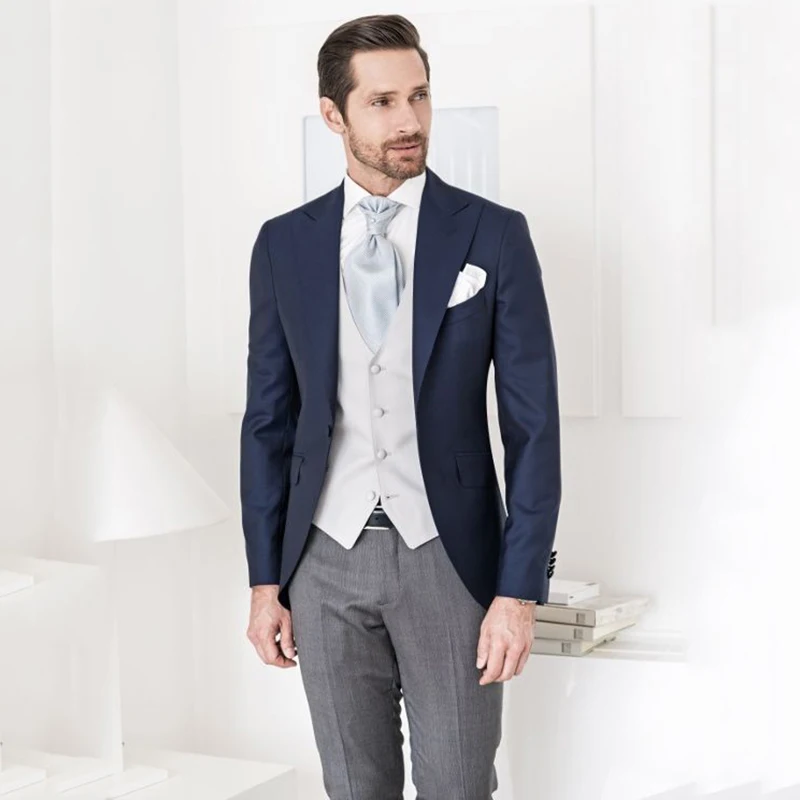 Italian Style Wide Peaked Lapel Dark Blue Men Suits for Wedding Groom Tuxedos Classic Groomsmen Suit Blazer Man Wear 3Piece
Italian Style Wide Peaked Lapel Dark Blue Men Suits for Wedding Groom Tuxedos Classic Groomsmen Suit Blazer Man Wear 3Piece
