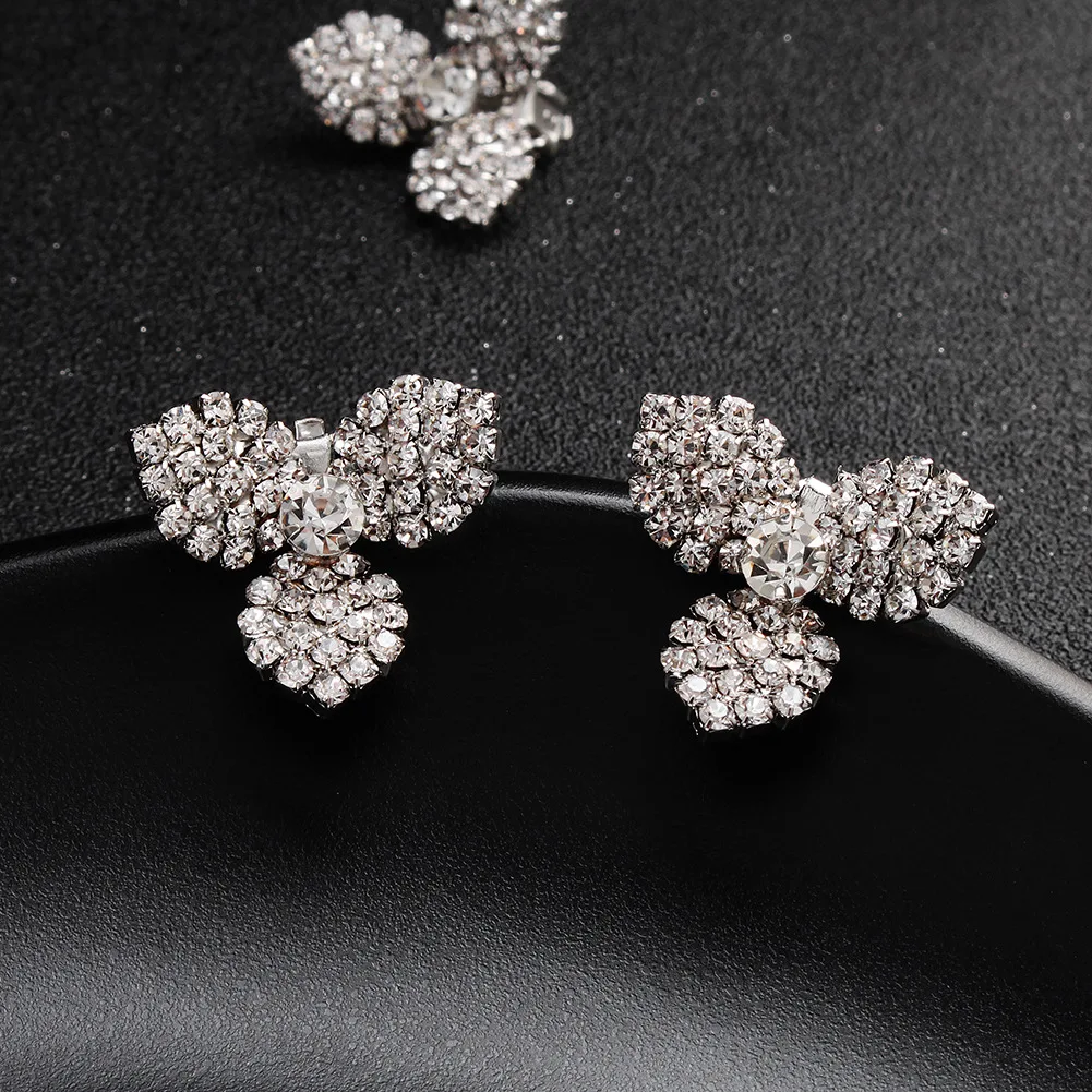 Korean Simple Design Geometric Earrings Female Rhinestone Clover Clip Earrings for Women Wedding Fashion Brincos Jewelry
Korean Simple Design Geometric Earrings Female Rhinestone Clover Clip Earrings for Women Wedding Fashion Brincos Jewelry