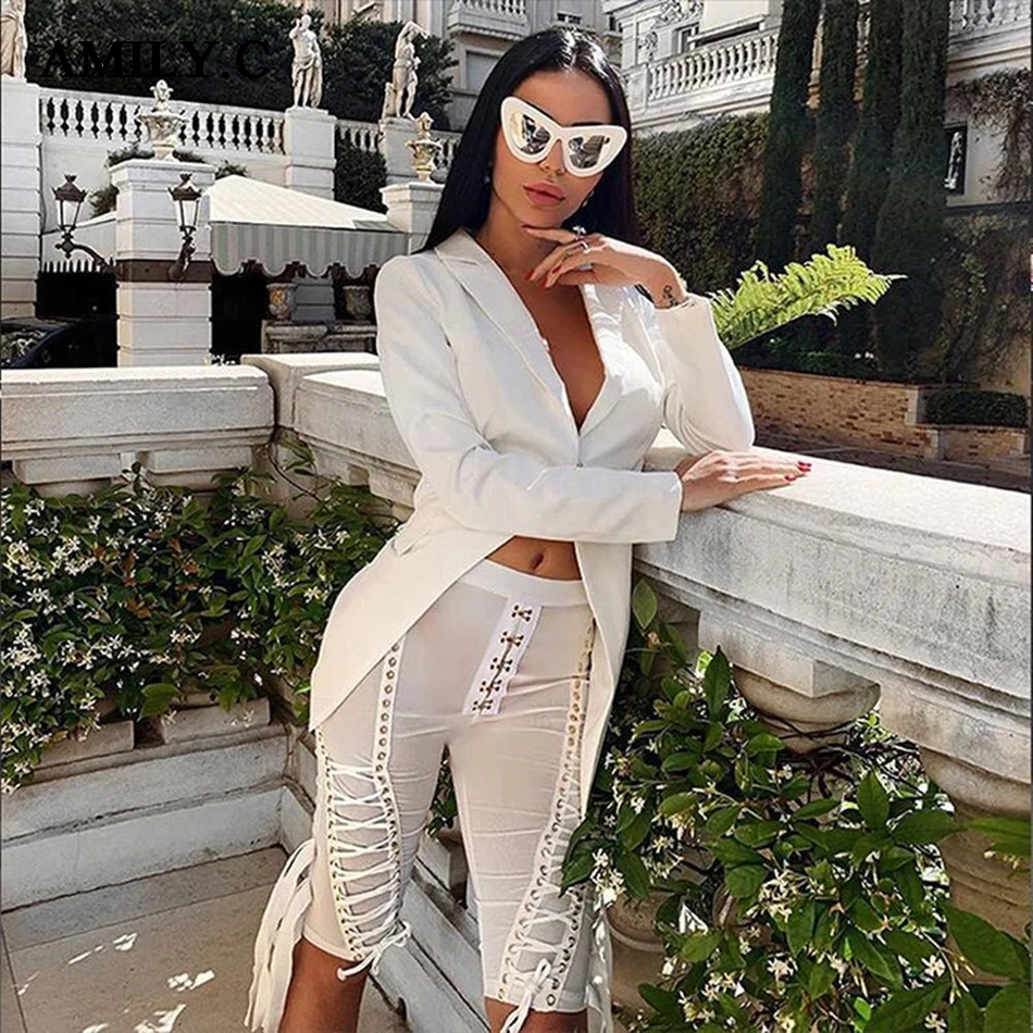 Amily.c 2019 new black 2 clothing tie suit jacket set tassel small hole embellished backless knit sexy 2 buckle V-neck jacket
Amily.c 2019 new black 2 clothing tie suit jacket set tassel small hole embellished backless knit sexy 2 buckle V-neck jacket