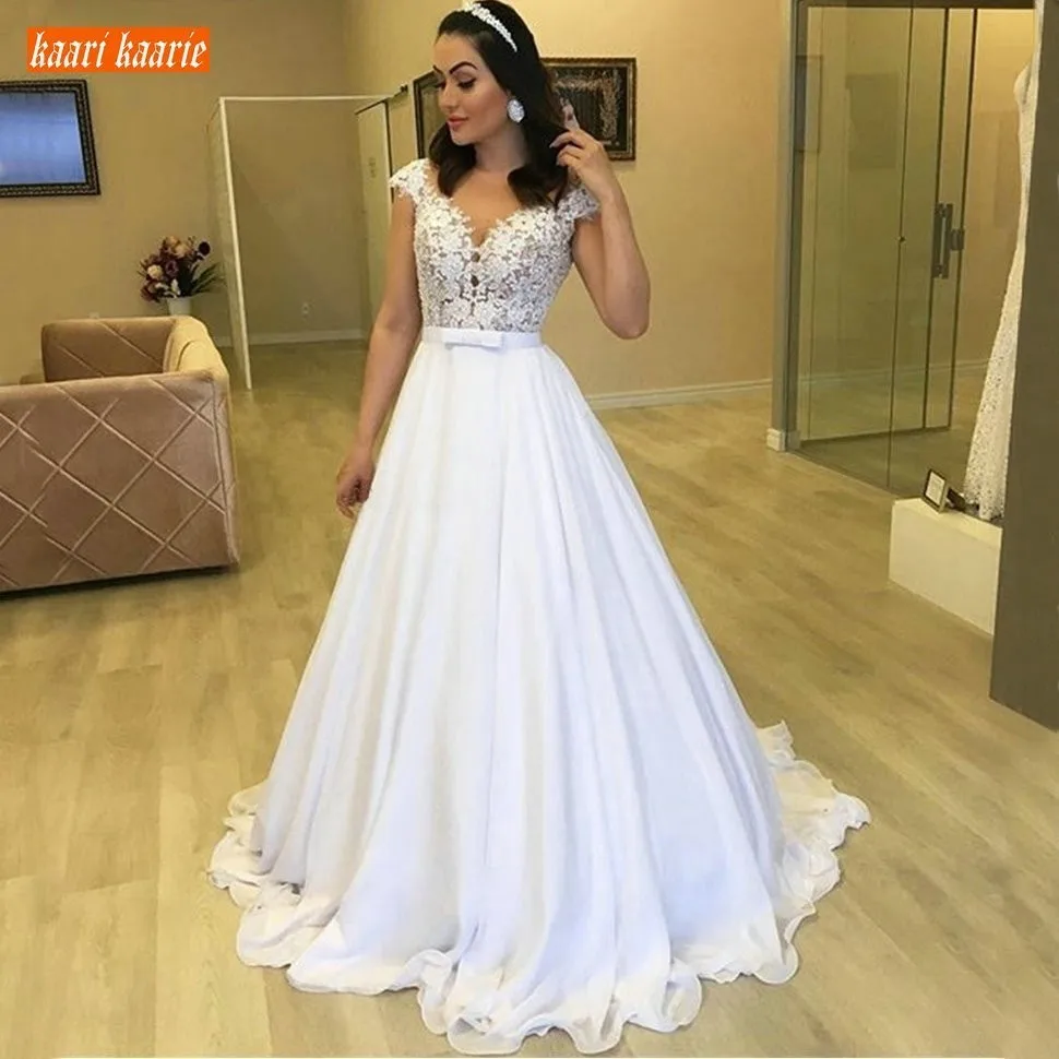 Elegant Princess Chiffon Wedding Dresses Lace Top 2020 A Line White Wedding Gowns Slim Fit Floor Length Ivory Long Bridal Dress
Elegant Princess Chiffon Wedding Dresses Lace Top 2020 A Line White Wedding Gowns Slim Fit Floor Length Ivory Long Bridal Dress