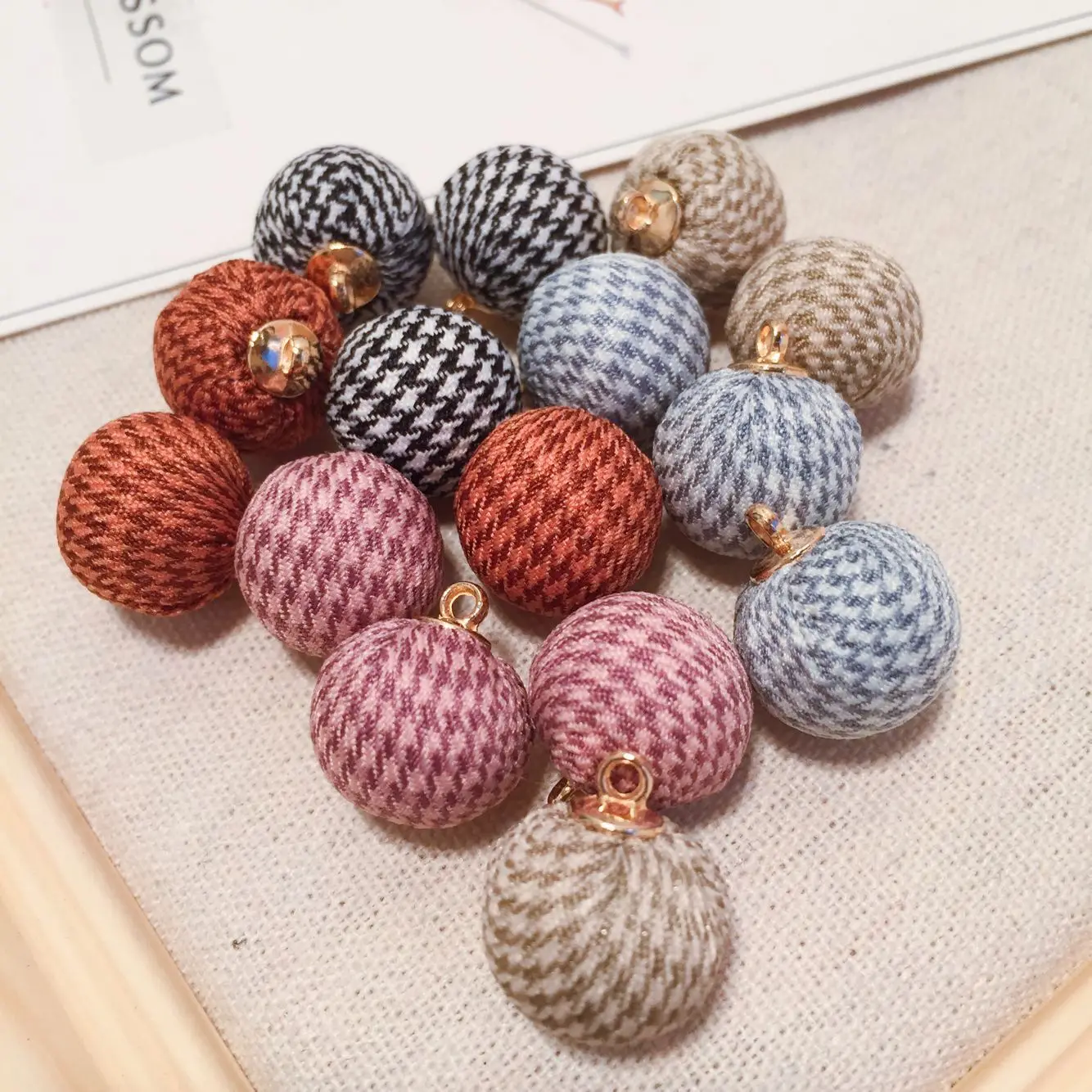 10 Pcs/pack Multi Colored Garments Beads Grid Pattern Beads Ball Craft Pearls Jewelry Handmade Decoration Clothing Accessories
10 Pcs/pack Multi Colored Garments Beads Grid Pattern Beads Ball Craft Pearls Jewelry Handmade Decoration Clothing Accessories