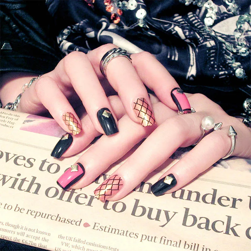 DIY Medium Length Square Nail Tips With Glue Ladies Sexy Gold Grid Pattern False Nail Girls Punk Style Individuality Fake Nails
DIY Medium Length Square Nail Tips With Glue Ladies Sexy Gold Grid Pattern False Nail Girls Punk Style Individuality Fake Nails