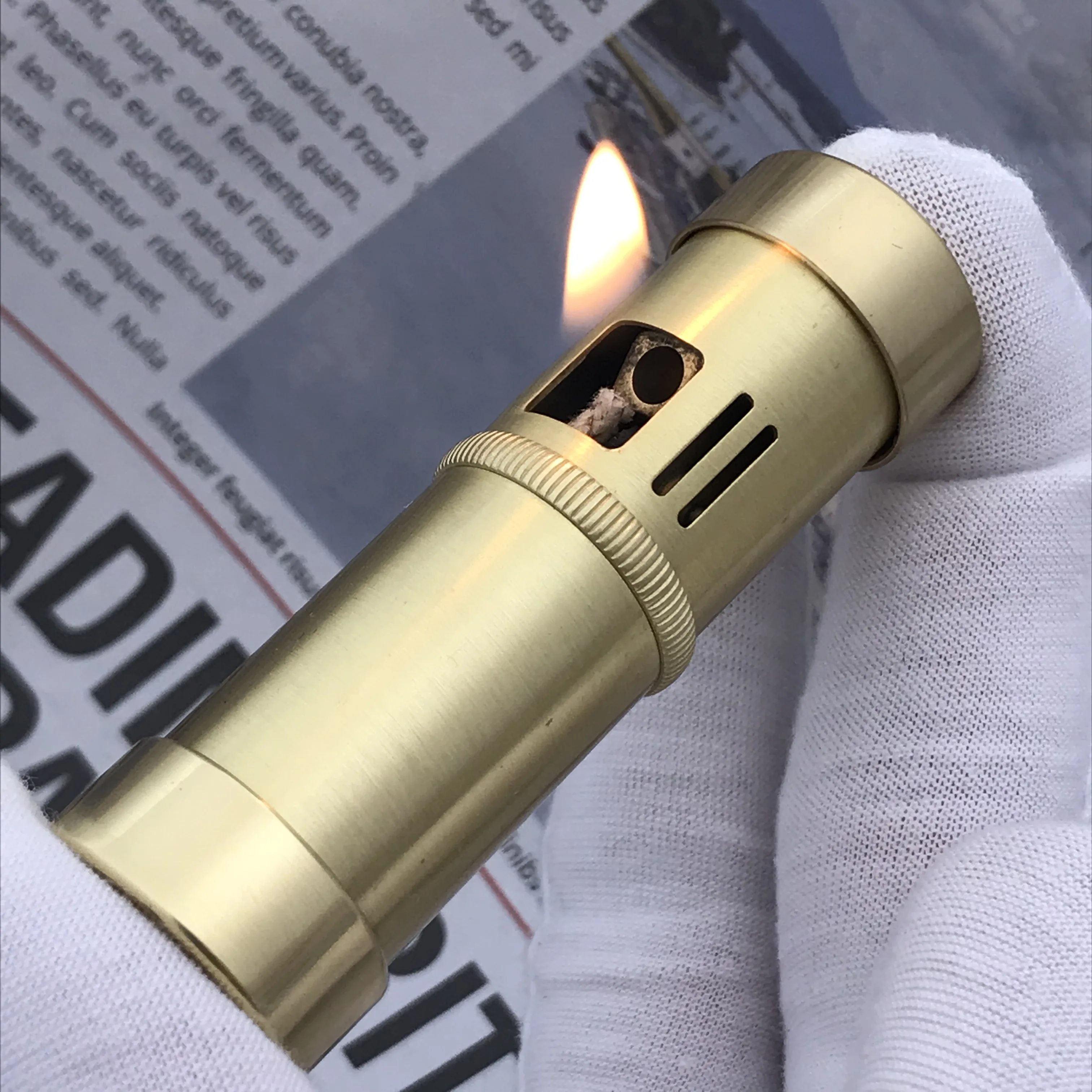 XGQ 75*21mm watch video Handmade brass retro automatic World War II military Retro lighter
XGQ 75*21mm watch video Handmade brass retro automatic World War II military Retro lighter