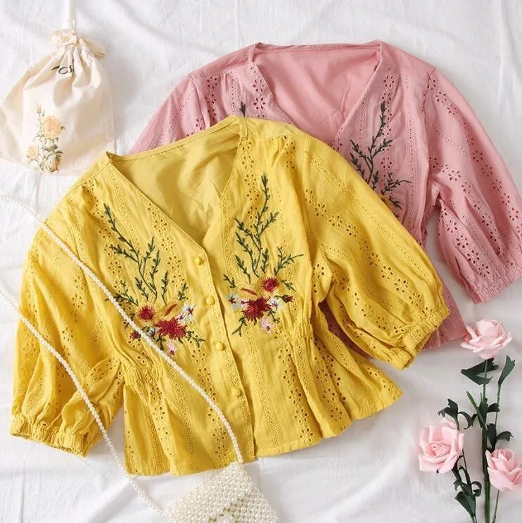 2019 Summer Women V-neck Slim Embroidery Blouse Tunic Tops Cropped Blouse Bohemian Ethnic Flower Tops
2019 Summer Women V-neck Slim Embroidery Blouse Tunic Tops Cropped Blouse Bohemian Ethnic Flower Tops