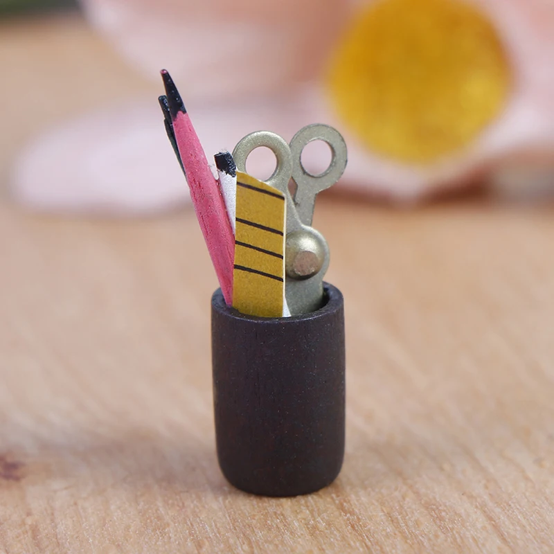 Dollhouse Case Study Scene Accessories Pen Holder Wooden Toy House 1:12 Dollhouse Mini Pen Holder Miniature Accessories
Dollhouse Case Study Scene Accessories Pen Holder Wooden Toy House 1:12 Dollhouse Mini Pen Holder Miniature Accessories