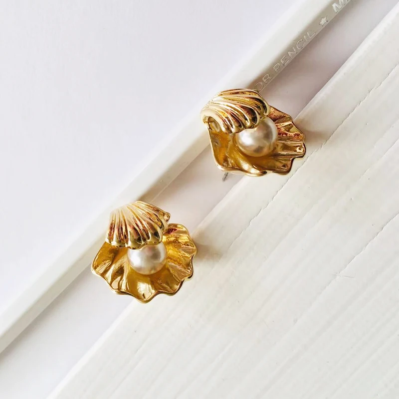 Coco&Willow scollop seashell simulated-pearl stud earrings for women and girls gold tiny shell stud earrings fashion jewelry
Coco&Willow scollop seashell simulated-pearl stud earrings for women and girls gold tiny shell stud earrings fashion jewelry