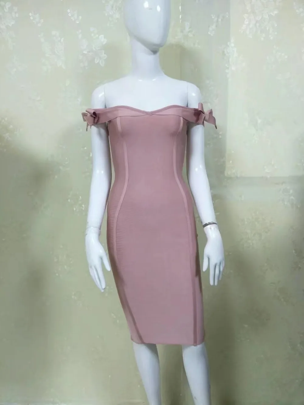 2017 new arrival women factory grils ' dresses wholesale blush pink off shoulder bandage dresses grey dress Dress + suit
2017 new arrival women factory grils ' dresses wholesale blush pink off shoulder bandage dresses grey dress Dress + suit