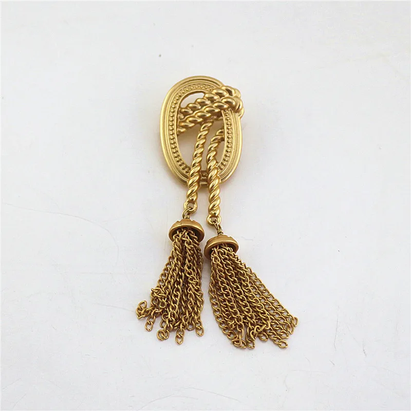 2018 New European and American retro matt gold hanging spike braided hemp rope tassel fashion personality female brooch
2018 New European and American retro matt gold hanging spike braided hemp rope tassel fashion personality female brooch