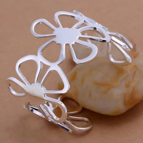 Free Shipping Fashion jewelry silver plated Clover Bangle Bracelet for Women Jewelry Factory Price SMTB092
Free Shipping Fashion jewelry silver plated Clover Bangle Bracelet for Women Jewelry Factory Price SMTB092