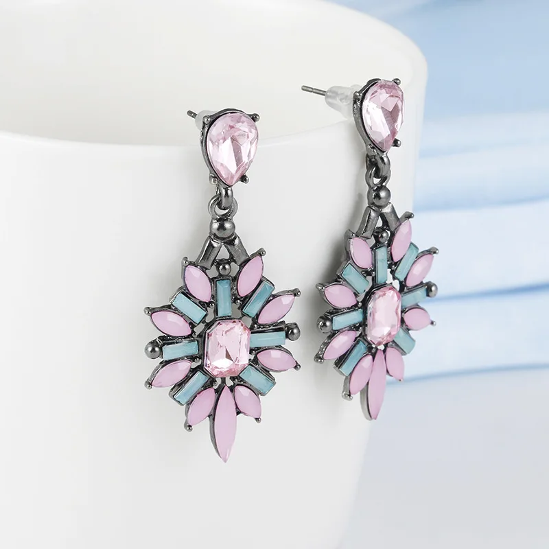 New Fashion Colorful Zircon Leaf Water Drop Earrings for women Luxury Big Stone Pendent Dangle Earrings Statement Jewelry 2019
New Fashion Colorful Zircon Leaf Water Drop Earrings for women Luxury Big Stone Pendent Dangle Earrings Statement Jewelry 2019