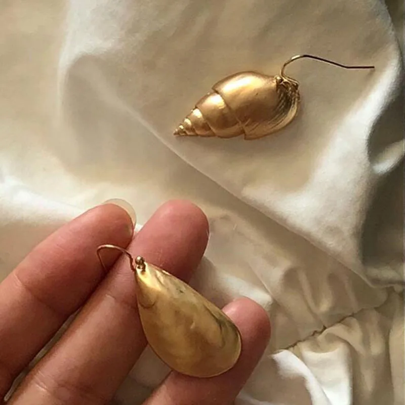 Fashion Gold Conch Shell Earrings for Women Punk Irregular Vintage Earrings Ear Accessories Minimalist Jewelry boucle d'oreille
Fashion Gold Conch Shell Earrings for Women Punk Irregular Vintage Earrings Ear Accessories Minimalist Jewelry boucle d'oreille