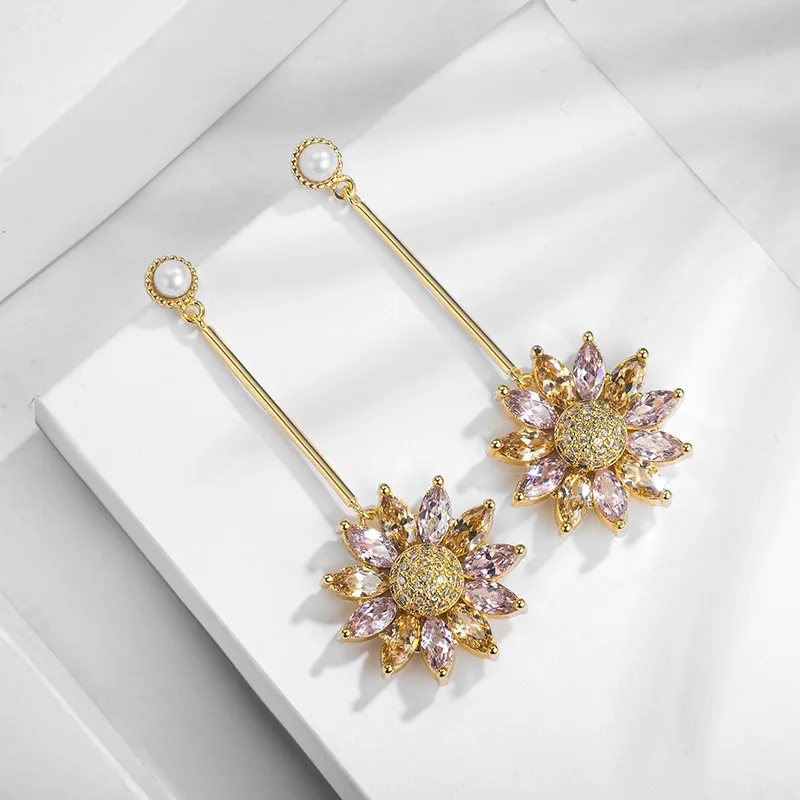 2019 Sale Europe New Earrings Female Crystal from Swarovski Creative long inlaid zircon flower 925 silver needle Fit Women
2019 Sale Europe New Earrings Female Crystal from Swarovski Creative long inlaid zircon flower 925 silver needle Fit Women